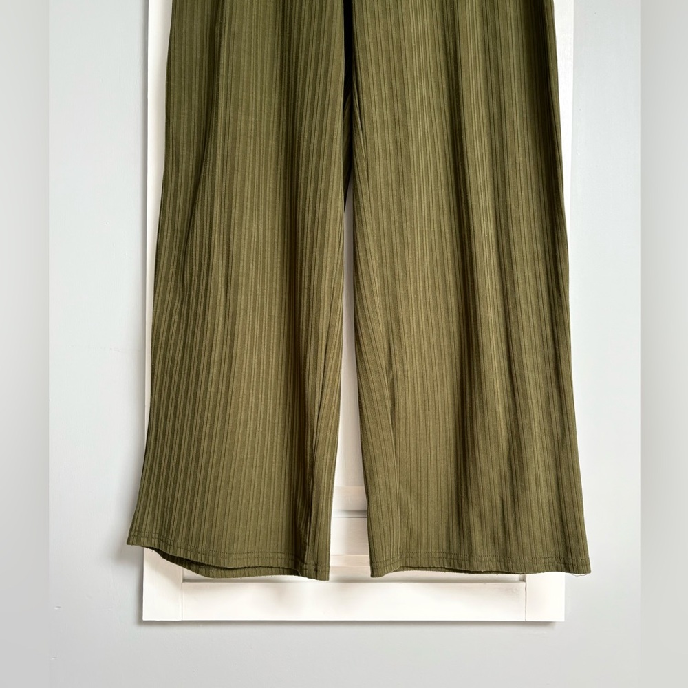 Womens Three-Piece Ribbed Lounge Set - Picture 15 of 16